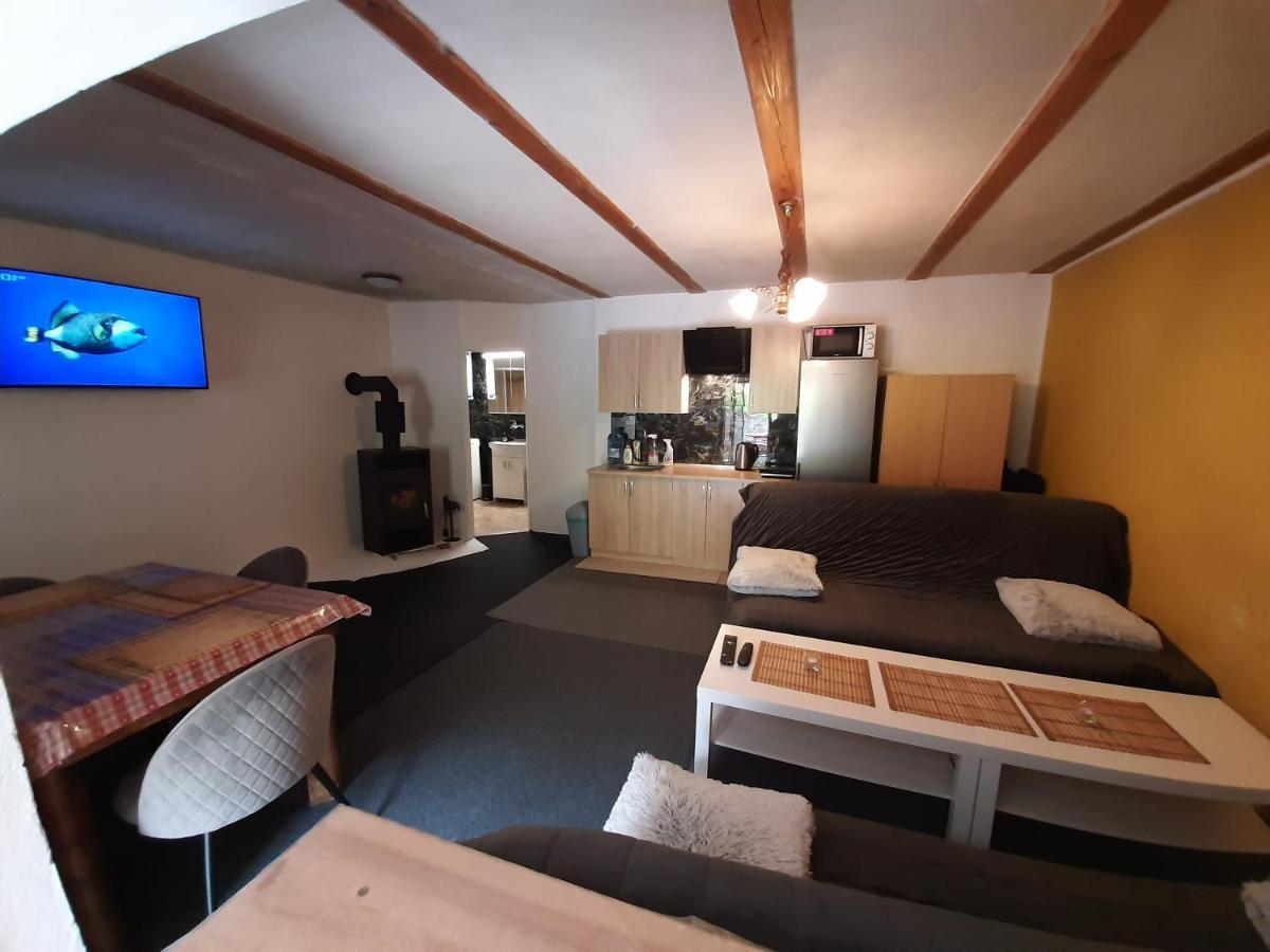 Apartmany Maksicky Policka Luaran gambar